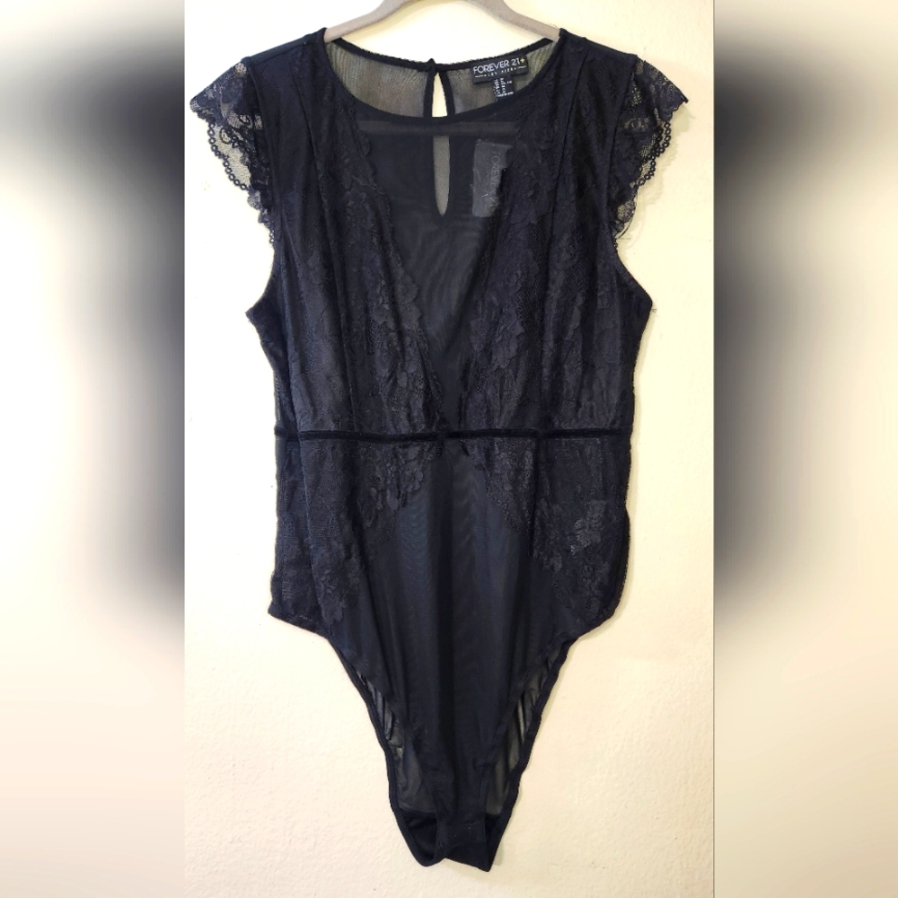 HOST PICK 🎉 FOREVER 21+ Elegant Black Lace Bodysuit